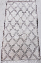 Load image into Gallery viewer, Handmade vintage Moroccan berber rug from the Beni Ourain region sold by Eco from the past - Coffee & Cream