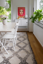 Load image into Gallery viewer, Vintage Moroccan berber wool rug "Coffee & Cream" from Beni Ourain. Marockansk matta berber i ull "Coffee & Cream" från Beni Ourain. Marokkansk berber tæppe i uld "Coffee & Cream" fra Beni Ourain. Marokkansk berber teppe i ull "Coffe & Cream" fra Beni Ourain. Marokon berberimatto "Coffee & Cream" villasta Beni Ourain.