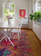 Load image into Gallery viewer, Vintage Moroccan berber wool rug "Funky Jam" from Boujad. Marockansk matta berber i ull "Funky Jam" från Boujad. Marokkansk berber tæppe i uld "Funky Jam" fra Boujad. Marokkansk berber teppe i ull "Funky Jam" fra Boujad. Marokon berberimatto "Funky Jam" villasta Boujadista.
