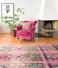 Load image into Gallery viewer, Vintage Moroccan berber wool rug "Electric Lady" from Boujad. Marockansk matta berber i ull "Electric Lady" från Boujad. Marokkansk berber tæppe i uld "Electric Lady" fra Boujad. Marokkansk berber teppe i ull "Electric Lady" fra Boujad. Marokon berberimatto "Electric Lady" villasta Boujadista.