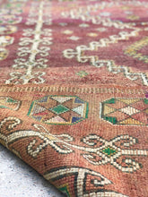 Load image into Gallery viewer, Vintage Moroccan berber wool rug "Purple Rain" from Boujad. Marockansk matta berber i ull "Purple Rain" från Boujad. Marokkansk berber tæppe i uld "Purple Rain" fra Boujad. Marokkansk berber teppe i ull "Purple Rain" fra Boujad. Marokon berberimatto "Purple Rain" villasta Boujadista.