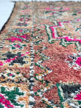 Load image into Gallery viewer, Vintage Moroccan berber wool rug "Painted Desert" from Boujad. Marockansk matta berber i ull "Painted Desert" från Boujad. Marokkansk berber tæppe i uld "Painted Desert" fra Boujad. Marokkansk berber teppe i ull "Painted Desert" fra Boujad. Marokon berberimatto "Painted Desert" villasta Boujadista.