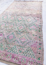 Load image into Gallery viewer, Vintage Moroccan berber wool rug "Garden of Eden" from Beni Mguild. Marockansk matta berber i ull "Garden of Eden" från Beni Mguild. Marokkansk berber tæppe i uld "Garden of Eden" fra Beni Mguild. Marokkansk berber teppe i ull "Garden of Eden" fra Beni Mguild. Marokon berberimatto "Garden of Eden" villasta Beni Mguild.