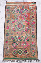 Load image into Gallery viewer, Vintage Moroccan berber wool rug "Painted Desert" from Boujad. Marockansk matta berber i ull "Painted Desert" från Boujad. Marokkansk berber tæppe i uld "Painted Desert" fra Boujad. Marokkansk berber teppe i ull "Painted Desert" fra Boujad. Marokon berberimatto "Painted Desert" villasta Boujadista.