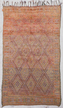 Load image into Gallery viewer, Vintage Moroccan berber wool rug "Spring Soil" from Zayane. Marockansk matta berber i ull "Spring Soil" från Zayane. Marokkansk berber tæppe i uld "Spring Soil" fra Zayane. Marokkansk berber teppe i ull "Spring Soil" fra Zayane. Marokon berberimatto "Spring Soil" villasta Zayanelta.