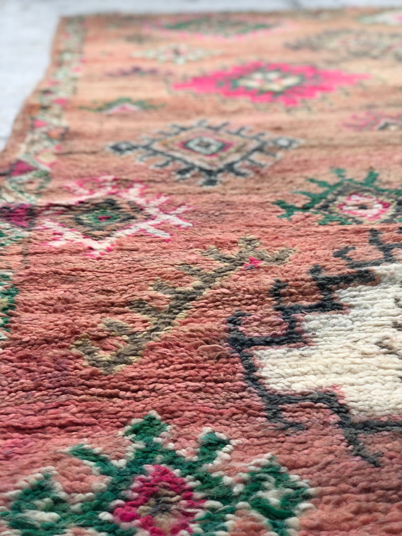 Moroccan vintage berber rug from Boujad sold by Eco from the past - Amazing Grace