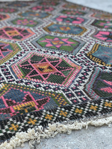 Handmade vintage Anatolian nomad kelim rug sold by Eco from the past - Bright Star