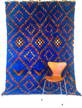 Load image into Gallery viewer, Vintage Moroccan berber wool rug &quot;Cosmic Blue&quot; from Beni Ourain. Marockansk matta berber i ull &quot;Cosmic Blue&quot; från Beni Ourain. Marokkansk berber tæppe i uld &quot;Cosmic Blue&quot; fra Beni Ourain. Marokkansk berber teppe i ull &quot;Cosmic Blue&quot; fra Beni Ourain. Marokon berberimatto &quot;Cosmic Blue&quot; villasta Beni Ourain.