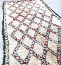 Load image into Gallery viewer, Vintage Moroccan berber wool rug &quot;Soft Whisper&quot; from Beni Ourain. Marockansk matta berber i ull &quot;Soft Whisper&quot; från Beni Ourain. Marokkansk berber tæppe i uld &quot;Soft Whisper&quot; från Beni Ourain. Marokkansk berber teppe i ull &quot;Soft Whisper&quot; fra Beni Ourain. Marokon berberimatto &quot;Soft Whisper&quot; villasta Beni Ourain.