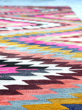 Load image into Gallery viewer, Handmade Turkish vintage kelim rug &quot;Zig Zag Swag&quot; from Anatolia. Turkisk vintage kelim matta &quot;Zig Zag Swag&quot; från Anatolien. Tyrkisk vintage kelim tæppe &quot;Zig Zag Swag&quot; fra Anatolia. Tyrkisk vintage kelim teppe &quot;Zig Zag Swag&quot; fra Anatolia. Turkkilainen vintage kelim matto Anatolialta &quot;Zig Zag Swag&quot;. 