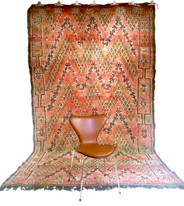 Moroccan vintage berber rug from Beni Mguild sold by Eco from the past - Magic Brownie