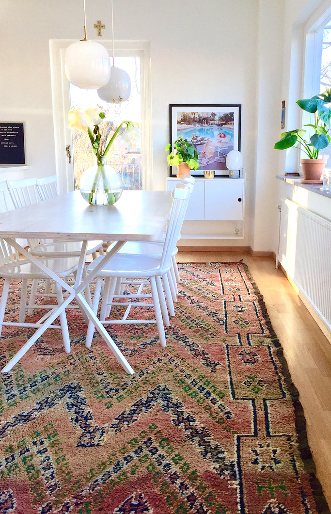 Moroccan vintage berber rug from Beni Mguild sold by Eco from the past - Magic Brownie