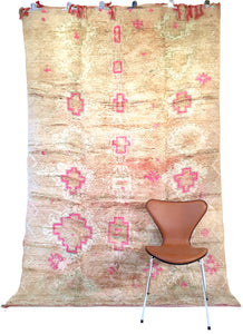 Moroccan vintage berber rug from Boujad sold by Eco from the past - Pink Cross